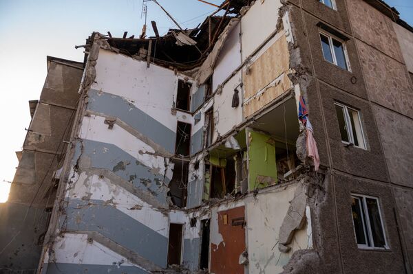 «Աչքերս փակում եմ, նորից վերապրում էդ սարսափը». փլուզված շենքի կարմիր ժապավենից այն կողմ - Sputnik Արմենիա