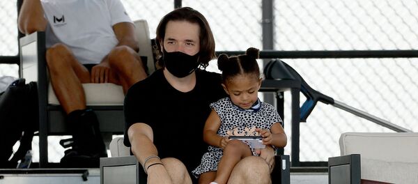 Алексис и Алексис Олимпия Оганяны следят за матчем между Сереной Уильямс и Бернардой Пера во время Top Seed Open (11 августа 2020). Лексингтон - Sputnik Армения