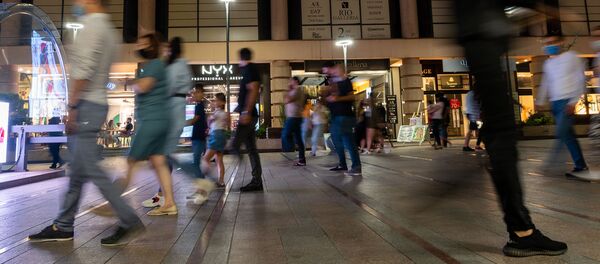 Вечерняя прогулка на Северном проспекте - Sputnik Армения