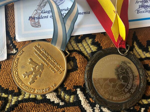 Но он ведь тоже солдат! Известному армянскому спортсмену с БАС нужна помощь - Sputnik Армения