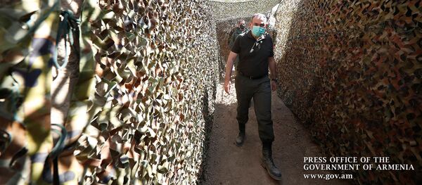 Премьер-министр Армении Никол Пашинян и президент Карабаха Араик Арутюнян посетили одну из воинских частей Карабаха (30 августа 2020). Карабах - Sputnik Армения