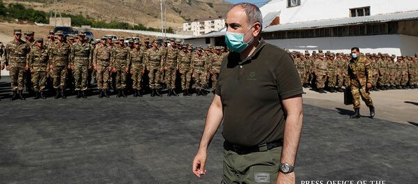 Премьер-министр Армении Никол Пашинян и президент Карабаха Араик Арутюнян посетили одну из воинских частей Карабаха (30 августа 2020). Карабах Премьер-министр Армении Никол Пашинян и президент Карабаха Араик Арутюнян посетили одну из воинских частей Карабаха (30 августа 2020). Карабах - Sputnik Արմենիա