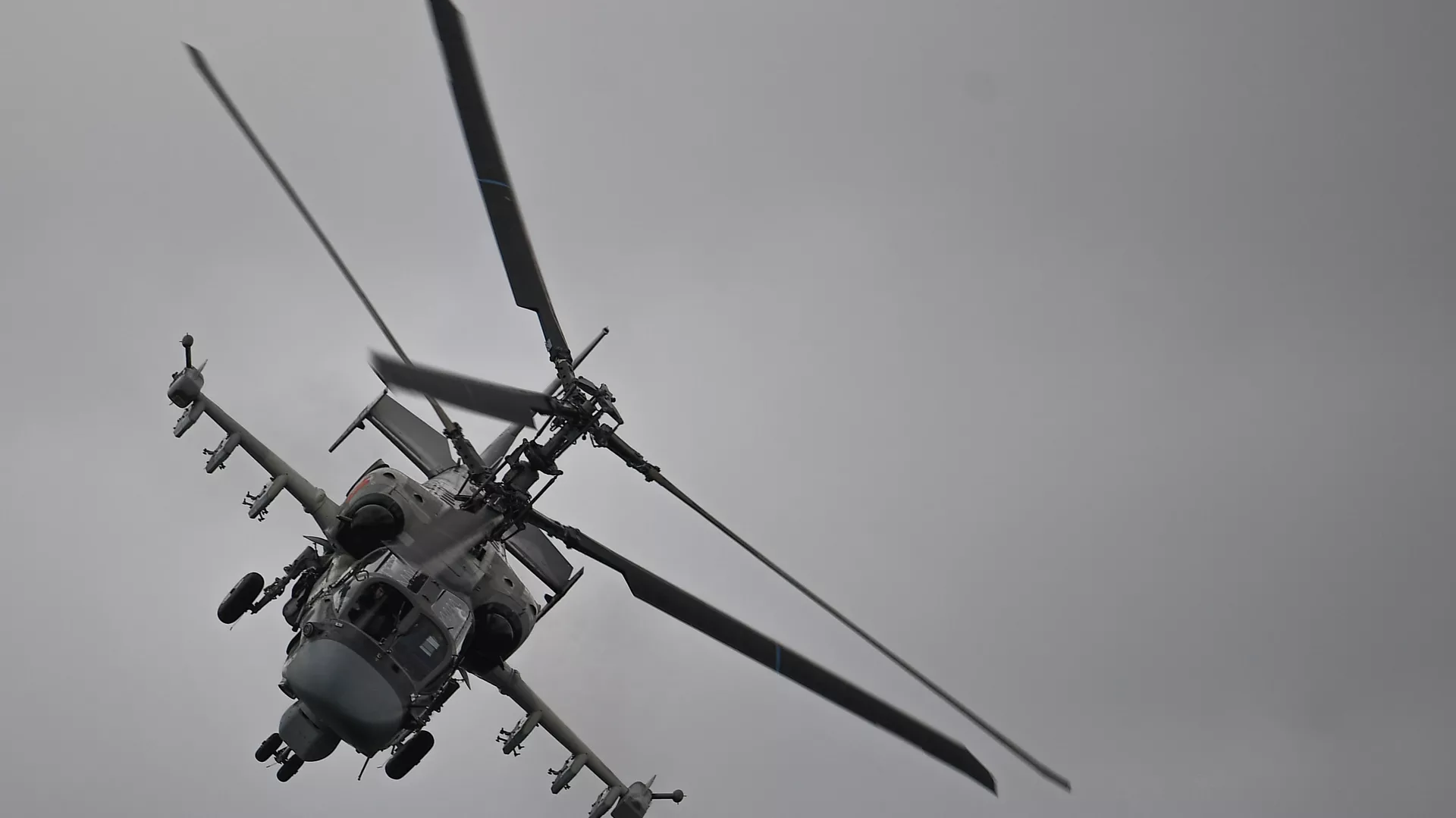 Ударный вертолет Ка-52 Аллигатор выполняет демонстрационный полет в рамках Международного форума Армия-2020 на аэродроме Кубинка в Подмосковье Ударный вертолет Ка-52 Аллигатор выполняет демонстрационный полет в рамках Международного форума Армия-2020 на аэродроме Кубинка в Подмосковье - Sputnik Армения, 1920, 15.04.2022