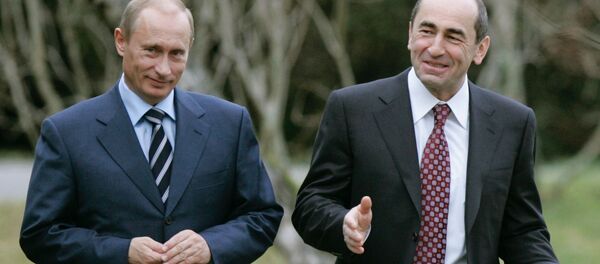 Владимир Путин и Роберт Кочарян (слева направо) во время встречи в сочинской резиденции президента России Бочаров ручей Владимир Путин и Роберт Кочарян (слева направо) во время встречи в сочинской резиденции президента России Бочаров ручей - Sputnik Արմենիա