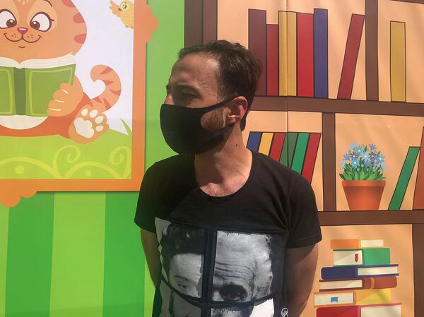 Աճեմյանցիները 6 ամիս անց «պարտքը» տվեցին երեխաներին. բացօթյա ներկայացում Գյումրիում - Sputnik Արմենիա