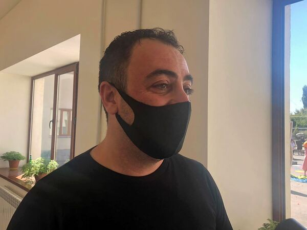 Աճեմյանցիները 6 ամիս անց «պարտքը» տվեցին երեխաներին. բացօթյա ներկայացում Գյումրիում - Sputnik Արմենիա