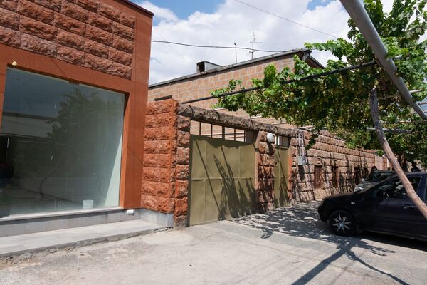 «Աշոտի գլխին սարքել են». ո՞վ է «թունավոր» օղու համար ձերբակալված տղամարդը «Աշոտի գլխին սարքել են». ո՞վ է «թունավոր» օղու համար ձերբակալված տղամարդը - Sputnik Արմենիա