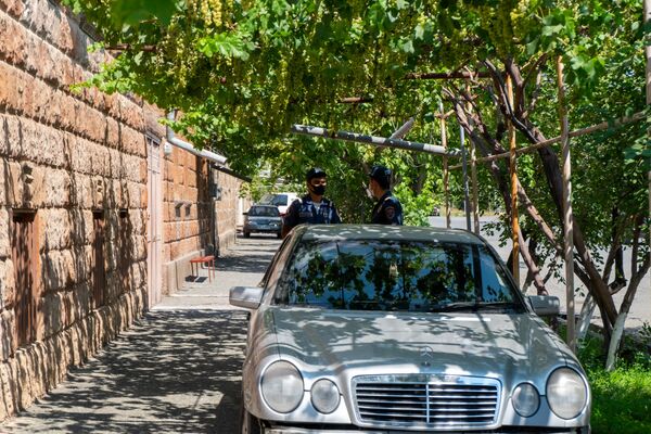 «Աշոտի գլխին սարքել են». ո՞վ է «թունավոր» օղու համար ձերբակալված տղամարդը «Աշոտի գլխին սարքել են». ո՞վ է «թունավոր» օղու համար ձերբակալված տղամարդը - Sputnik Արմենիա