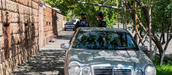 Сотрудники полиции около дома жителя города Армавира Ашота Овсепяна - Sputnik Արմենիա