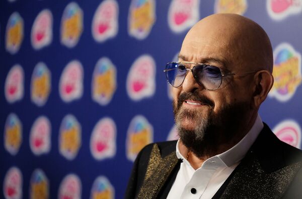 Хайпует, мама не горюй! Михаил Шуфутинский завел Сеть песней И снова 3 сентября Хайпует, мама не горюй! Михаил Шуфутинский завел Сеть песней И снова 3 сентября - Sputnik Армения