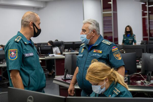 Կրակի դեմ կռիվ տվողները. ինչպես երկու ընկեր որոշեցին հրշեջ–փրկարար դառնալ Կրակի դեմ կռիվ տվողները. ինչպես երկու ընկեր որոշեցին հրշեջ–փրկարար դառնալ - Sputnik Արմենիա