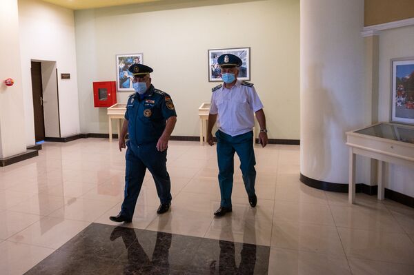 Когда довольна не только теща: судьба двух друзей, ставших пожарными-спасателями в Армении Когда довольна не только теща: судьба двух друзей, ставших пожарными-спасателями в Армении - Sputnik Армения