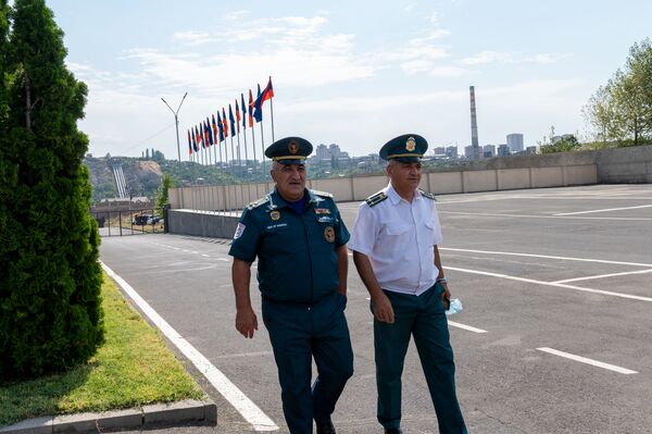 Կրակի դեմ կռիվ տվողները. ինչպես երկու ընկեր որոշեցին հրշեջ–փրկարար դառնալ Կրակի դեմ կռիվ տվողները. ինչպես երկու ընկեր որոշեցին հրշեջ–փրկարար դառնալ - Sputnik Արմենիա