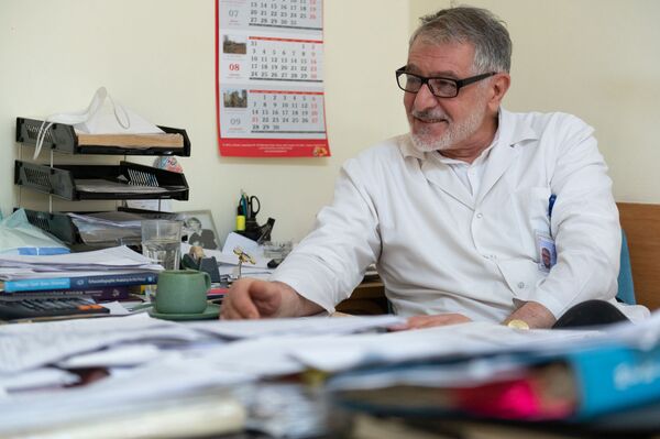 Армянский доктор Uniq, или Что говорят коллеги о блестящем кардиохирурге Грайре Овакимяне Армянский доктор Uniq, или Что говорят коллеги о блестящем кардиохирурге Грайре Овакимяне - Sputnik Армения