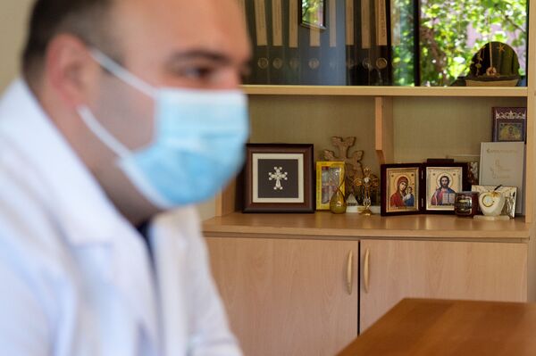 Армянский доктор Uniq, или Что говорят коллеги о блестящем кардиохирурге Грайре Овакимяне Армянский доктор Uniq, или Что говорят коллеги о блестящем кардиохирурге Грайре Овакимяне - Sputnik Армения