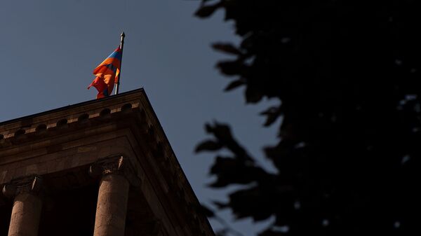 Флаг на башне Дома правительства Армении - Sputnik Արմենիա