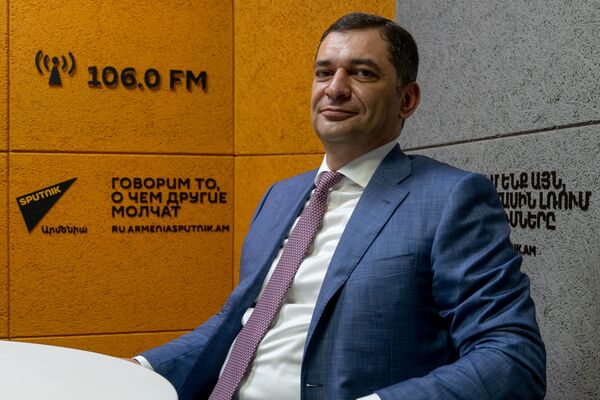 Кто-то просто хочет бесплатно вернуться в Армению: генконсул о ситуации на КПП в Ларсе Кто-то просто хочет бесплатно вернуться в Армению: генконсул о ситуации на КПП в Ларсе - Sputnik Армения