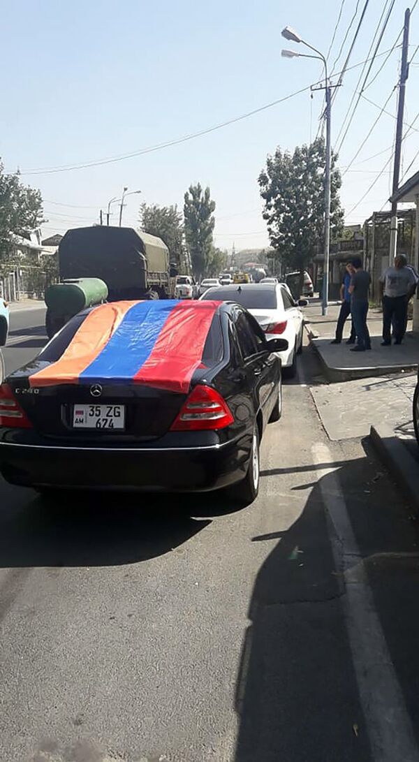 Хочу в Россию: граждане Армении в Ереване устроили автопробег и акцию протеста - Sputnik Армения