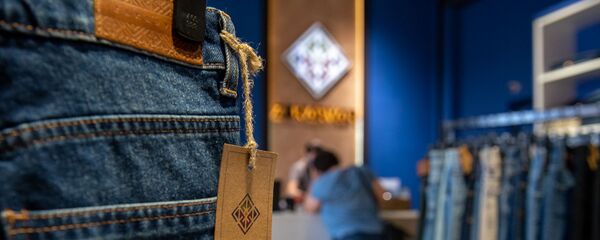 Фирменный магазин фабрики по производству джинсов Zakaryan в Гюмри - Sputnik Արմենիա