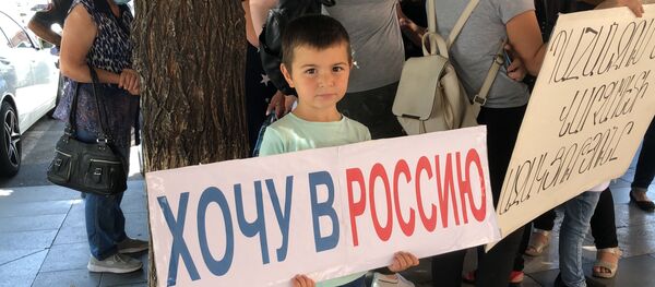 В Ереване прошла очередная акция “Хочу в Россию” В Ереване прошла очередная акция “Хочу в Россию” - Sputnik Армения