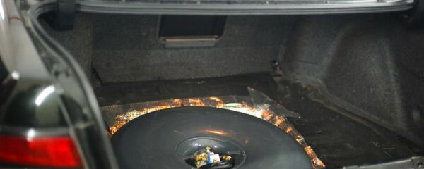 Тороидальный газовый баллон установленный в багажнике автомобиля Nissan Maxima 3.0 Тороидальный газовый баллон установленный в багажнике автомобиля Nissan Maxima 3.0 - Sputnik Армения