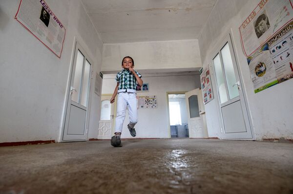 Երբ դասընկեր ունենալը երազանք է. Շաղիկում ուսումնական տարին մեկ աշակերտով կսկսեն Երբ դասընկեր ունենալը երազանք է. Շաղիկում ուսումնական տարին մեկ աշակերտով կսկսեն - Sputnik Արմենիա