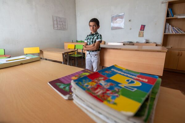 Երբ դասընկեր ունենալը երազանք է. Շաղիկում ուսումնական տարին մեկ աշակերտով կսկսեն Երբ դասընկեր ունենալը երազանք է. Շաղիկում ուսումնական տարին մեկ աշակերտով կսկսեն - Sputnik Արմենիա