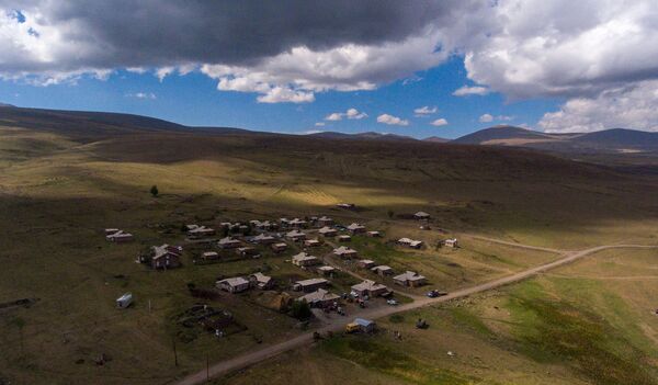 Երբ դասընկեր ունենալը երազանք է. Շաղիկում ուսումնական տարին մեկ աշակերտով կսկսեն Երբ դասընկեր ունենալը երազանք է. Շաղիկում ուսումնական տարին մեկ աշակերտով կսկսեն - Sputnik Արմենիա