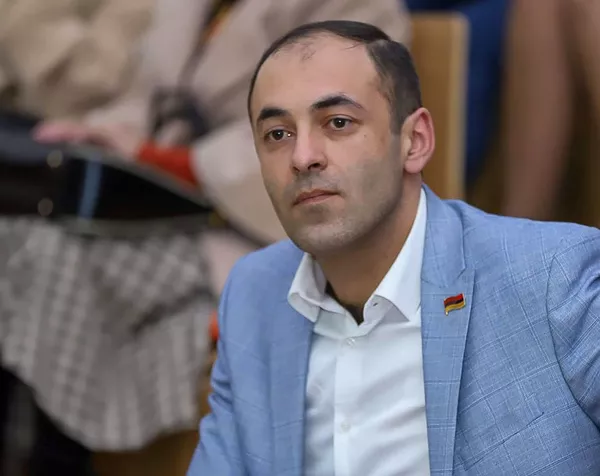 Заменит Санасаряна: Пашинян назначил нового замглавы Контрольной службы Заменит Санасаряна: Пашинян назначил нового замглавы Контрольной службы - Sputnik Армения