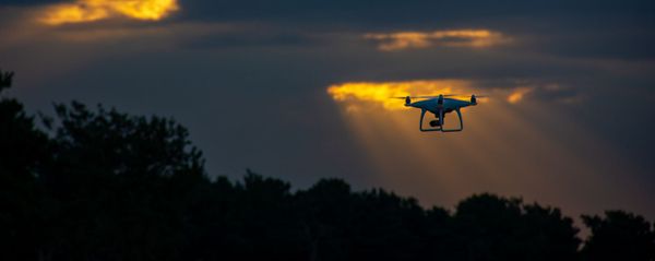 Дрон Sputnik Армения во время съемки заката на озере Севан - Sputnik Армения