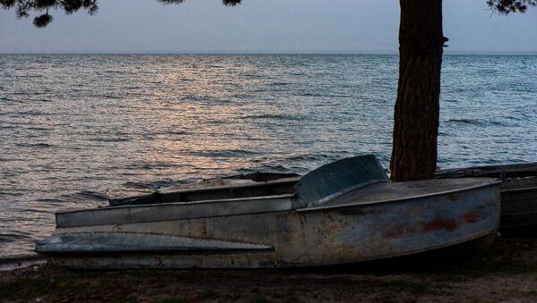 Рыбацкая лодка на берегу озера Севан - Sputnik Արմենիա