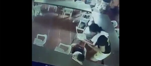 Мальчик со стулом - Sputnik Արմենիա