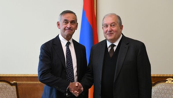 Президент Армении Армен Саркисян встретился с лордом Ара Дерзи (14 сентября 2020). Лондон - Sputnik Արմենիա