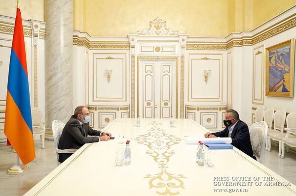 Эдуардо Эрнекян пообещал Пашиняну продолжить инвестиционные проекты в Армении - Sputnik Армения