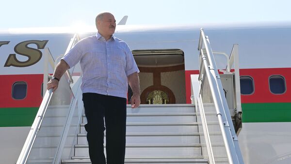 Президент Белоруссии Александр Лукашенко в аэропорту Сочи (14 сентября 2020). Сочи - Sputnik Армения
