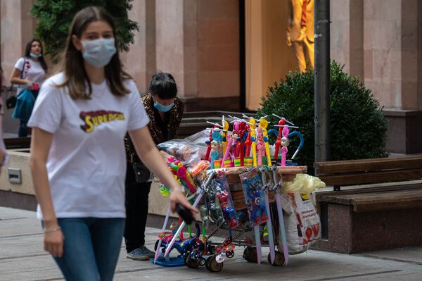 Հարկեր փուչիկներից և լարովի շնիկներից. որոշել են փողոցային առևտուրն էլ հարկային դաշտ բերել Հարկեր փուչիկներից և լարովի շնիկներից. որոշել են փողոցային առևտուրն էլ հարկային դաշտ բերել - Sputnik Արմենիա