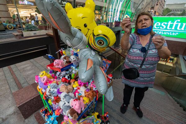 Հարկեր փուչիկներից և լարովի շնիկներից. որոշել են փողոցային առևտուրն էլ հարկային դաշտ բերել Հարկեր փուչիկներից և լարովի շնիկներից. որոշել են փողոցային առևտուրն էլ հարկային դաշտ բերել - Sputnik Արմենիա