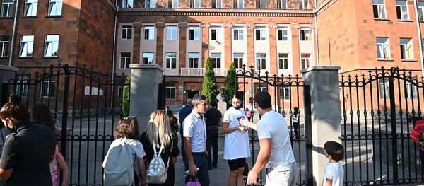 В Армении прозвучал «Первый звонок» В Армении прозвучал «Первый звонок» - Sputnik Армения