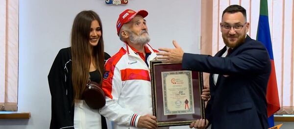 Пенсионер из Махачкалы установил рекорд России Пенсионер из Махачкалы установил рекорд России - Sputnik Армения