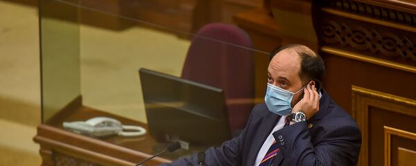 Выступление министра науки, образования, культуры и спорта Араика Арутюняна на очередном заседании Национального собрания Армении (16 сентября 2020). Еревaн Выступление министра науки, образования, культуры и спорта Араика Арутюняна на очередном заседании Национального собрания Армении (16 сентября 2020). Еревaн - Sputnik Արմենիա