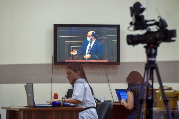 Красные береты начали подвергать приводу участников акции против Араика Арутюняна - Sputnik Армения