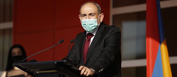 Премьер-министр Никол Пашинян на церемонии открытия Ереванской основной школы № 153 имени Рафаэла Ишханяна (15 сентября 2020). Еревaн - Sputnik Армения