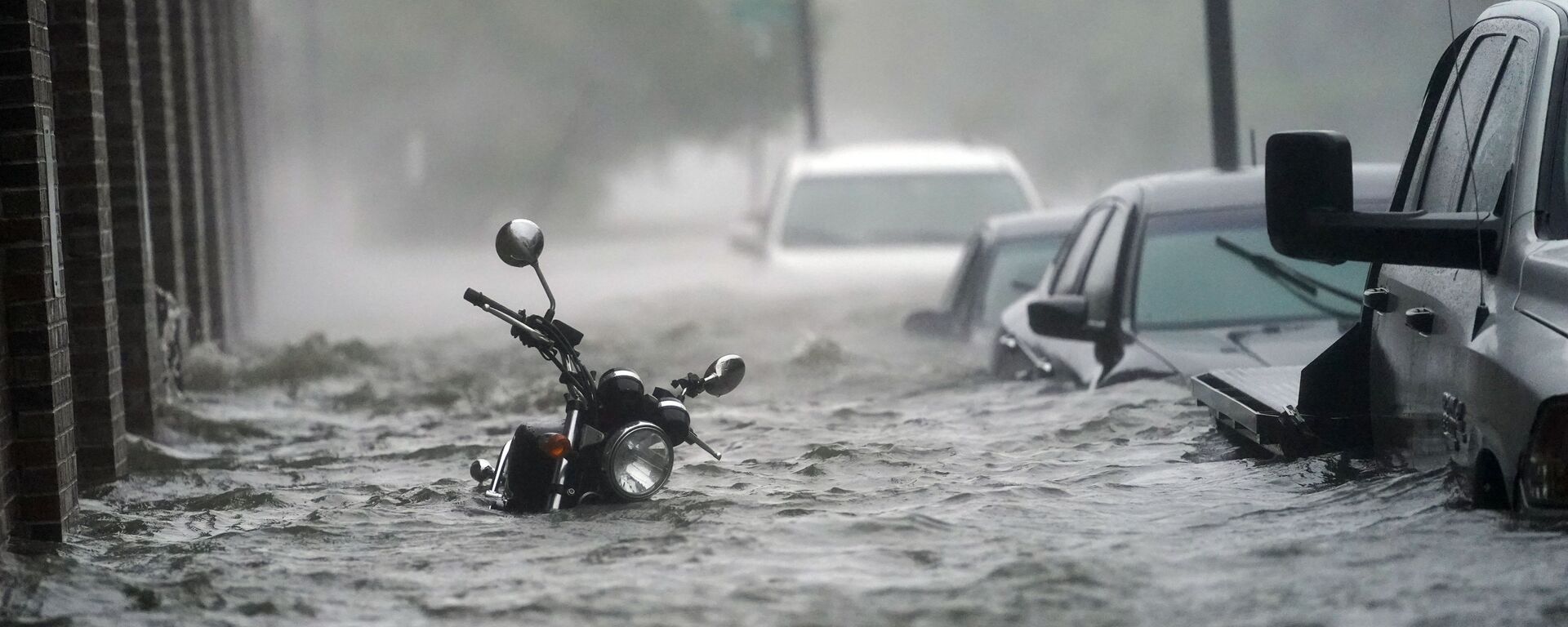 Затопленная улица во время урагана Салли (16 сентября 2020). Пенсакола, Флорида - Sputnik Армения, 1920, 19.10.2020