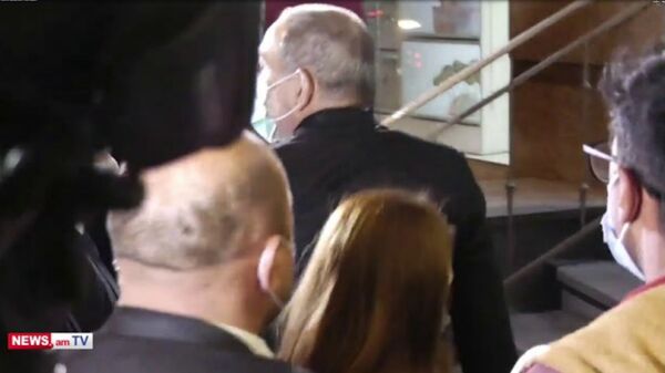 «Գագիկ Ծառուկյանը գրել գիտի՞». Փաշինյան-ԲՀԿ հակամարտությունը նոր թափ է առնում. տեսանյութ - Sputnik Արմենիա