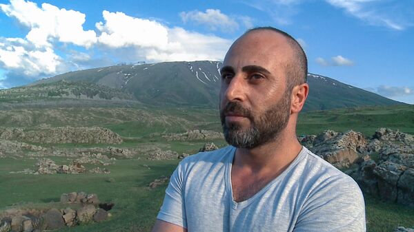 «Հայ լինելը պատիվ է ինձ համար». մահմեդական Ֆերդին ուզում է Տերունական աղոթքը սովորել - Sputnik Արմենիա