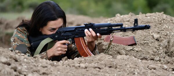 Анна Акопян во время военных курсов по приобретению военных навыков (август 2020). Карабах - Sputnik Армения