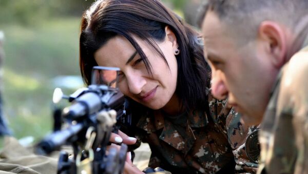 Анна Акопян во время военных курсов по приобретению военных навыков (август 2020). Карабах - Sputnik Армения