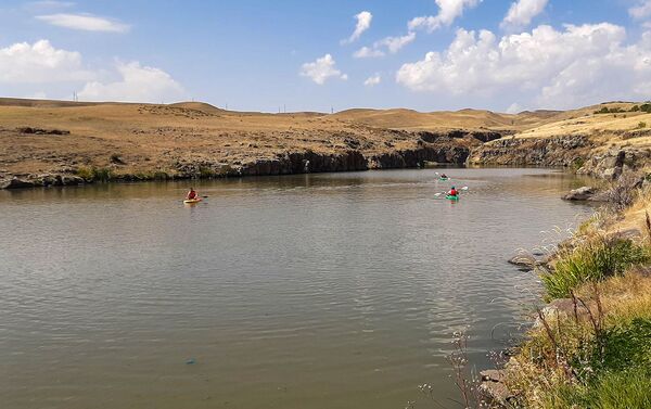Любители экстремального туризма в ущелье реки Ахурян  - Sputnik Армения