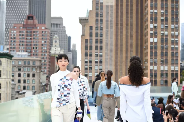 Модели на показе во время показа Flying Solo NYFW Show Модели на показе во время показа Flying Solo NYFW Show - Sputnik Армения