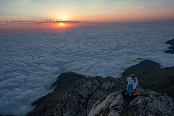 Հարսանիք լեռներում՝ ամպերից վեր. Խուստուփի հայտնի զույգի պատմությունը Հարսանիք լեռներում՝ ամպերից վեր. Խուստուփի հայտնի զույգի պատմությունը - Sputnik Արմենիա